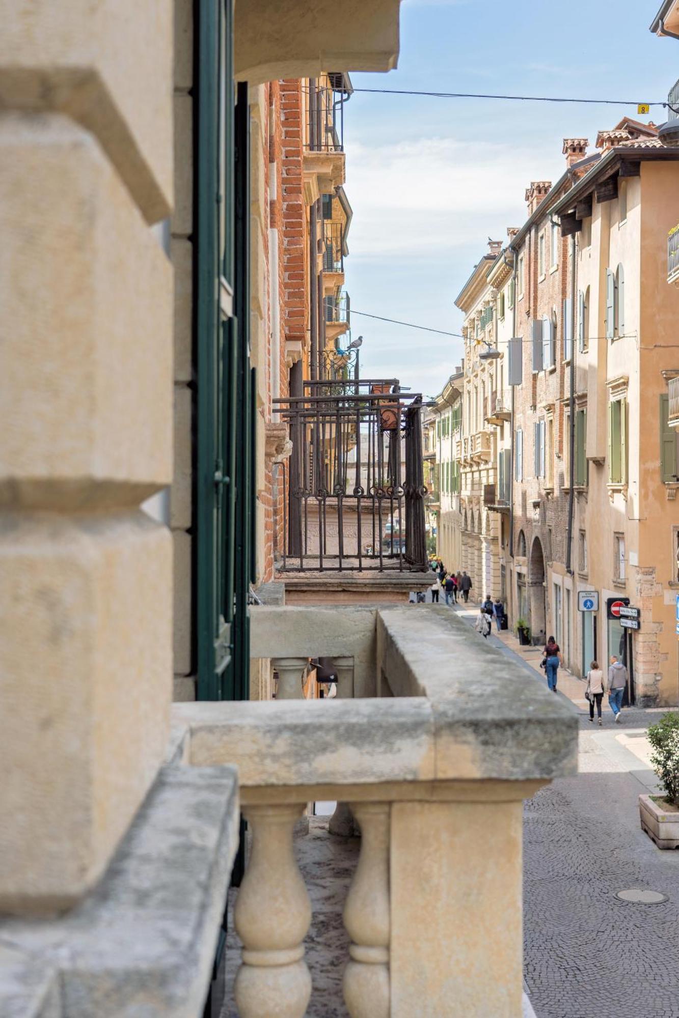 Billie'S Flat Red - Art & Design Apt In Verona Historic Centre Exterior photo